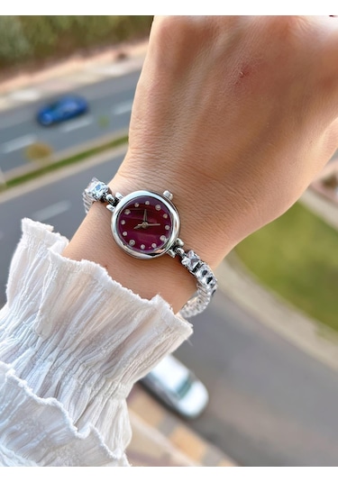 Coliseum Çelik Ve Taşlı Kordon Vintage Seri Küçük Kasa Özel Tasarım Kadın Kol Saati Sp.8933.m9 Gümüş