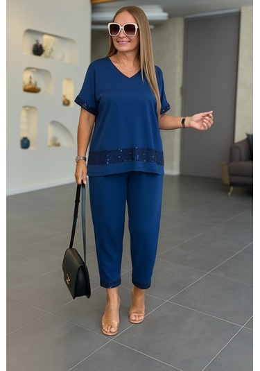 Soonaksesuar Kadın Kısa Kollu V Yakalı Pul Payetli Viskon Iki Iplik Bluz Ve Pantolon Ikili Takım Lacivert