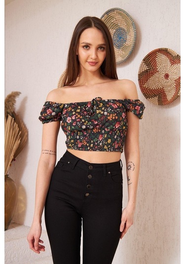 Darlin Moda Siyah Çiçek Desenli Gipe Detaylı Crop Bluz Dm7000