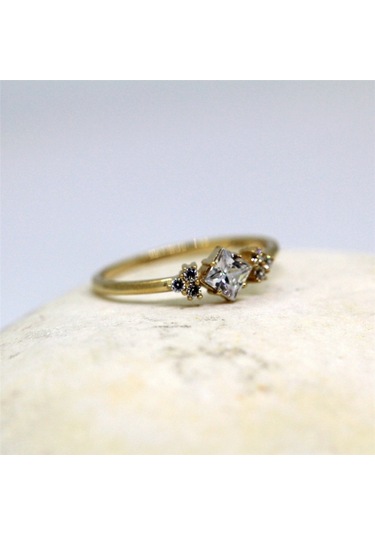 Tria Altın Yüzük-Kare Taşlı Tria Tasarım 14 Ayar Altın Yüzük-Mode