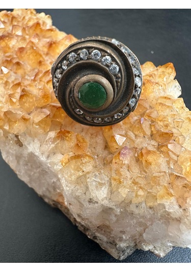 Otantik Bakır Görünümlü Kök Zümrüt Ve Zirkon Taşlı Gümüş Yüzük