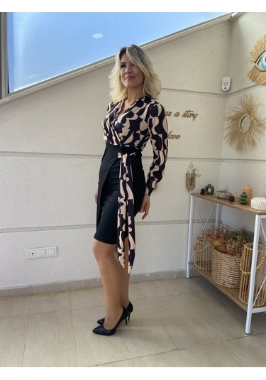 Kadın Uzun Kollu Kruvaze Yaka Dijital Baskılı Fiyonk Detay Dalgıç Kumaş Elbise Çok Renkli