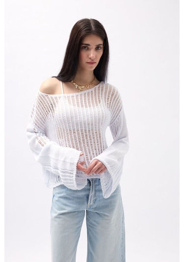 Kayık Yaka Ajurlu Bluz Beyaz