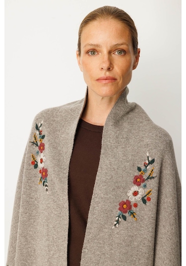 Kadın Yakası İşlemeli Koldan Geçmeli Büyük Yün Panço Vizon Vizon