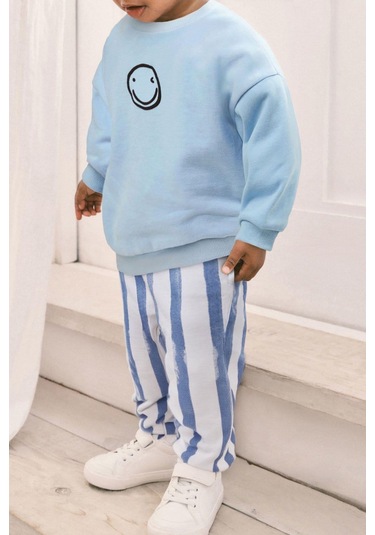 Yeni Sezon Erkek Çocuk 3 İplik Çizgili Alt Emoji Smile Bebe Mavi Sweartshirt Ve Çizgili Alt Üst Takım Mavi Yeni Sezon Erkek Çocuk 3 İplik Çizgili Alt Emoji Smile Bebe Mavi Sweartshirt Ve Çizgili Alt Üst Takım Mavi