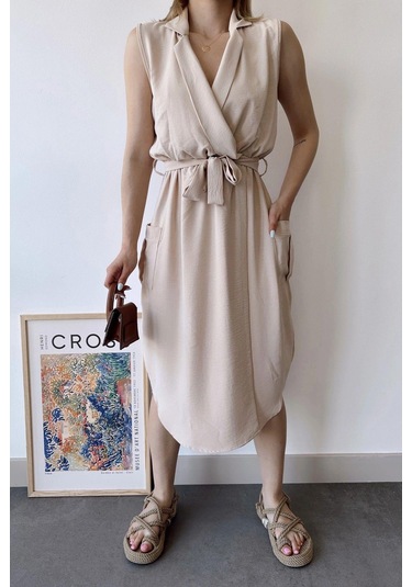 Kadın Bej Kalın Askılı, Kruvaze Yaka, Düz Desen, Aerobin Yırtmaçlı, Kemerli Midi Elbise Bej