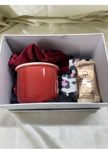 Kırmızı Kupa Kahve Hediye Kutusu Mumlu Hediye Seti Şık Ve Özel Hediye Kadın & Erkek İçin Özel Kutulu Hediye -