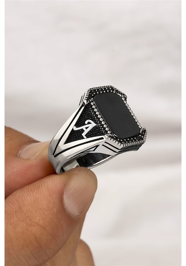 Oniks Taşlı Çift Tarafı Harfli V Model Gümüş Erkek Yüzük -8284 Gümüş