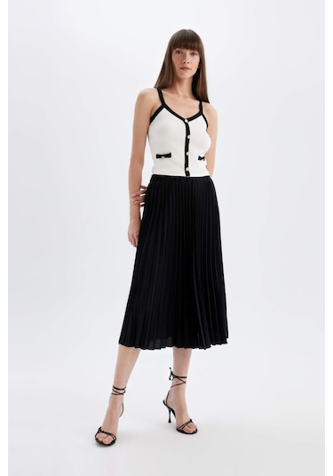Defacto Esnek Belli Basic Düz Pilise Aerobin Midi Etek B9014AX24AUBK81 Siyah Defacto Esnek Belli Basic Düz Pilise Aerobin Midi Etek B9014AX24AUBK81 Siyah