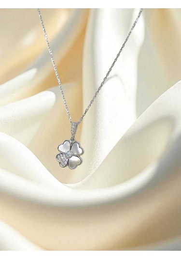 Detaylı Yonca Figürlü 925 Ayar Gümüş Kolye Zarif Ve Şans Sembolü Tasarım Gümüş