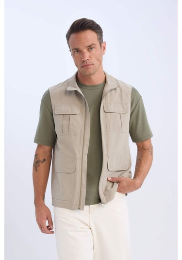 DeFacto Regular Fit Dik Yaka Fermuarlı Cepli Yelek D6289AX25SPBG129