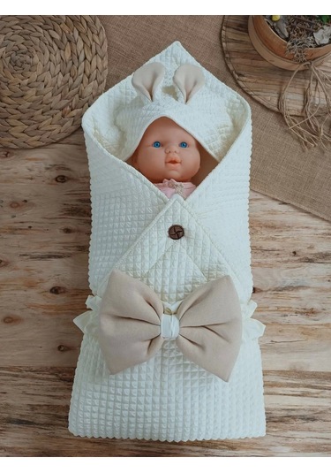 Yenidoğan Kulaklı Şapkalı Düğme Detaylı Fiyonklu Bebek Battaniyesi Kundak Krem Krem