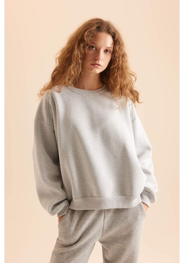 DeFacto Coool Oversize Geniş Kalıp Bisiklet Yaka Basic Düz Kalın Kumaş İçi Yumuşak Tüylü Sweatshirt D9022AXNSGR210 Gri DeFacto Coool Oversize Geniş Kalıp Bisiklet Yaka Basic Düz Kalın Kumaş İçi Yumuşak Tüylü Sweatshirt D9022AXNSGR210 Gri