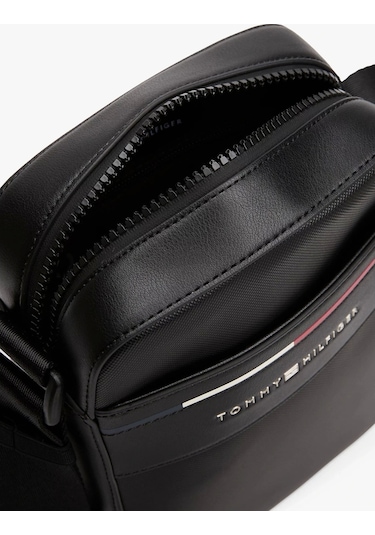 Tommy Hilfiger Erkek İmzalı Çapraz Askılı Muhabir Çantası Siyah