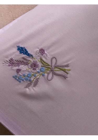 Lila Çiçek Nakışlı Pamuklu Yastık Kılıfı 50x70 Cm