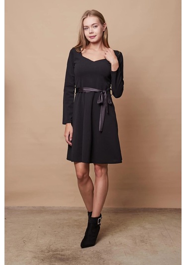 Kadın Likralı Krep Kumaş Kalp Yakalı Uzun Kol Eteği Kiloş Elbise-siyah Siyah