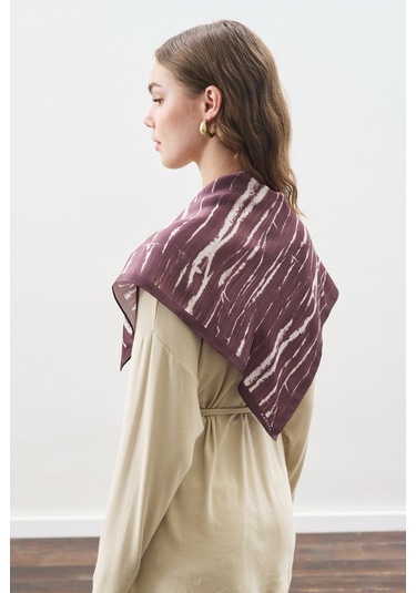 Desenli Orta Boy Saten Fular Vıe Vıe