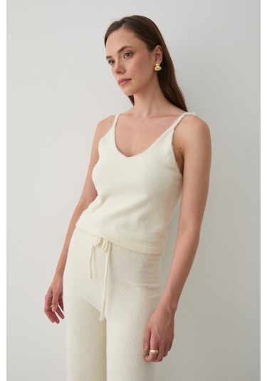 Ekru Yumoş Üçlü Takım Ekru