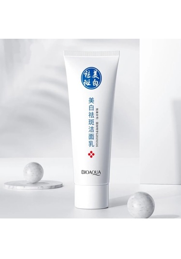 Bioaqua Leke ve Çil Karşıtı Aydınlık Görünüm Veren Yüz Temizleyici 80 G