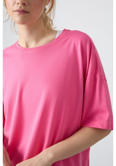 Tommy Life Şeker Pembe Penye Modal Yumuşak Tuşeli Oversize Fit Basic Kadın T-shirt- 97285 Şeker Pembe
