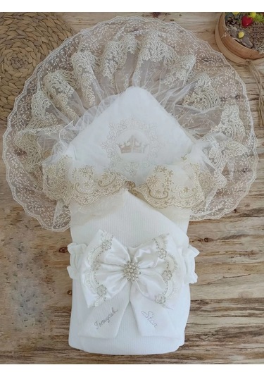 Yenidoğan Sahra Taç Nakışlı Plazma Taşlı Güpürlü Fiyonklu Duvaklı Trilüks Kundak Bebek Battaniyesi Ekru Renkli Çok Renkli