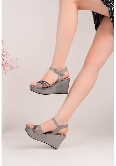 Ramer Çapraz Taş Detaylı Platin Dolgu Topuk Sandalet 9 Cm Platform Kum Kaplama Pilatin