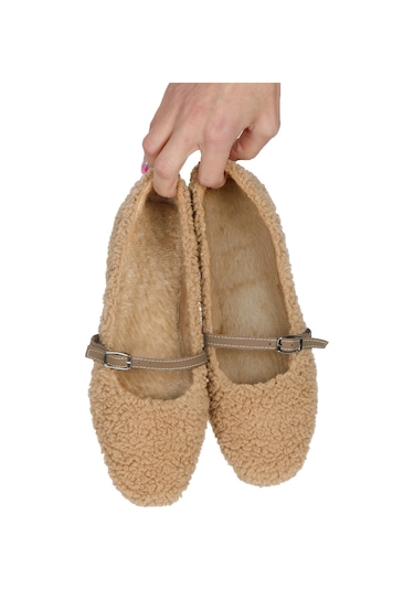 Peluş Tüylü Bant Detaylı Kadın Ev Ayakkabısı Babet Camel