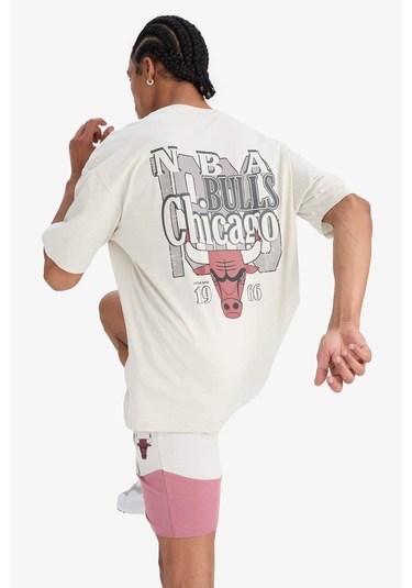 DeFactoFit NBA Chicago Bulls Oversize Geniş Kalıp Bisiklet Yaka Sırt Baskılı Kısa Kollu Tişört E2185AX25SMBG810