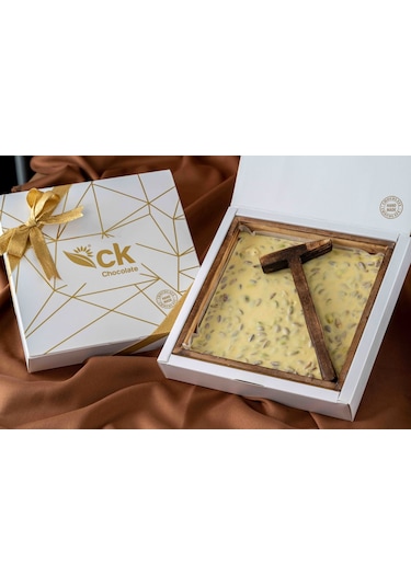 Çekiçli Ahşap Kutu Fildişi Antep Fıstıklı Beyoğlu Çikolata 500 G