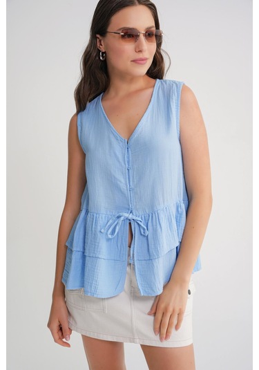 4722 Kadın V Yaka Fırfırlı Müslin Bluz Bebe Mavi Bebe Mavi