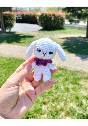 Mor Yakalıklı Beyaz Tavşan Anahtarlık Aksesuar Amigurumi Dukakids