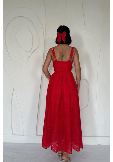 The İstanbul Kırmızı Askılı Aparatlı Brode Elbise Kırmızı