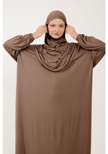 Kadın Tesettür Pamuklu Başörtülü Namaz Elbisesi Dantelli Tek Parça Penye Kumaş Kahverengi