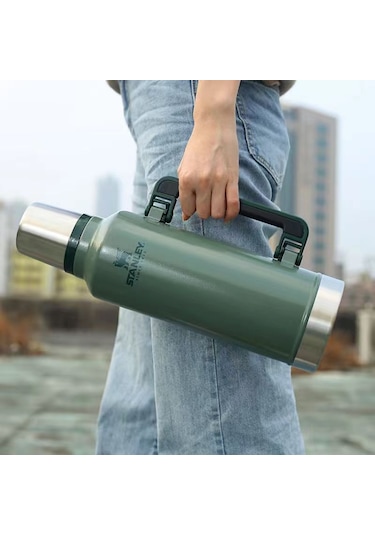 Stanley Termos Büyük Kapasiteli 304 Paslanmaz Çelik Termos 1.9 L Yeşil