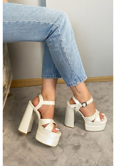 Preshley Kadın Elina Sedefli Beyaz Çapraz Bantlı 15 Cm Platform Topuklu Ayakkabı Beyaz 1