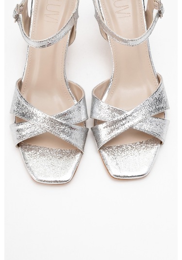 Melin Gümüş Desenli Çapraz Bantlı Kadın Topuklu Ayakkabı Gümüş