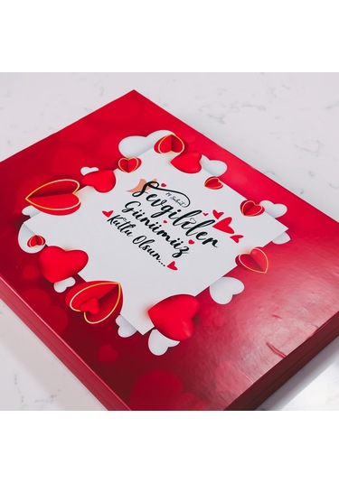 Açık Kalpler Temalı Kırmızı Kutu 42 Adet Yaldızlı Kalp Çikolata