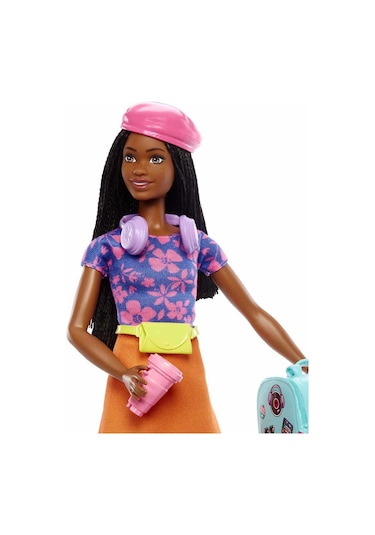 Barbie Brooklyn Seyahatte Bebeği ve Aksesuarları HGX55