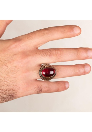 Yakut Ruby Taşlı Kalem Işleme Desenli Gümüş Erkek Yüzük