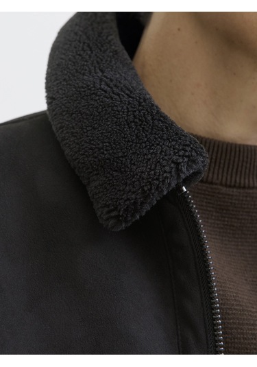 Jack Jones Erkek Yakası Kürklü Bomber Ceket 12282444 Siyah Jack Jones Erkek Yakası Kürklü Bomber Ceket 12282444 Siyah