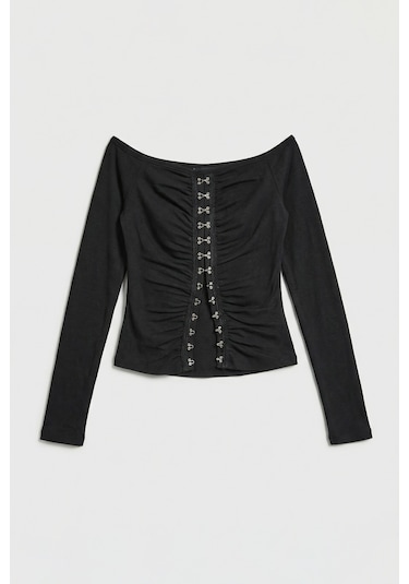 Itsbasic Kadın Siyah W5 Agraf Detaylı Omzu Açık Özel Tasarım Crop Top
