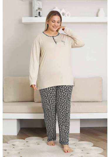 Kadın Desenli Bisiklet Yaka 3 Düğmeli Yırtmaç Detaylı Büyük Beden Viskon Uzun Kol Pijama Takımı Bej