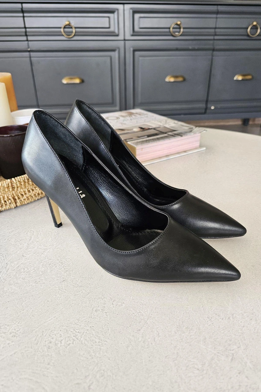 10 1814 Topukla Kadın İnce Topuklu Stiletto Ayakkabı Siyah Deri