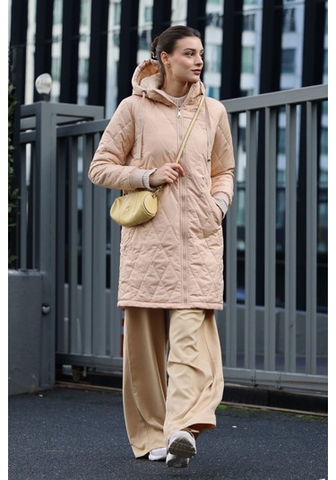 5138 Kapitone Uzun Şişme Mont - Bej Çok Renkli