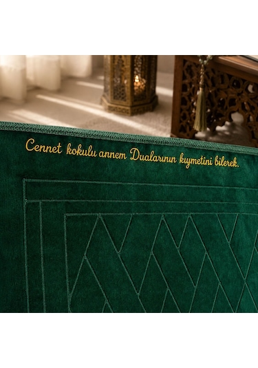 Bk Gift Kişiye Özel Nakış İşlemeli Hediyelik Seccade - Peluş Kumaş - Yeşil Renk