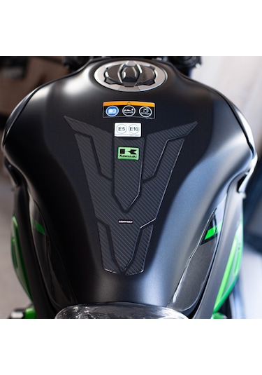 Kawasaki Z900 2025 İle Uyumlu Kaydırmaz 6d Karbon Ve Şeffaf 12 Parça Tank Pad Seti Gc72 KARBON