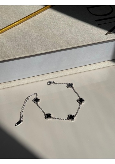 Siyah Yonca Figürlü Gümüş Renk Çelik Kadın Bileklik Kararma Yapmaz Zarif Tasarım Gümüş