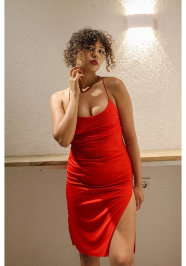 Yırtmaçlı Kırmızı Elbise Kırmızı