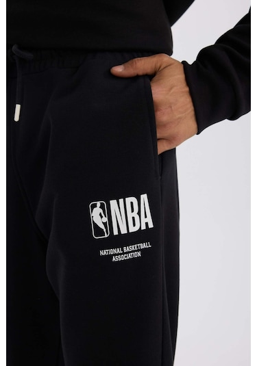 DeFactoFit NBA Wordmark Kalın Jogger Eşofman Altı Standart Fit Cepli Lastikli Paça D6576AX25SPBK81