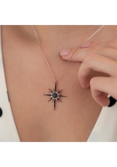 Kuzey Yıldızı Kutup Yıldızı Motifli Siyah Oniks Taşlı Gümüş Işıklı Kutuda Sevgiliye Eşe Kolye